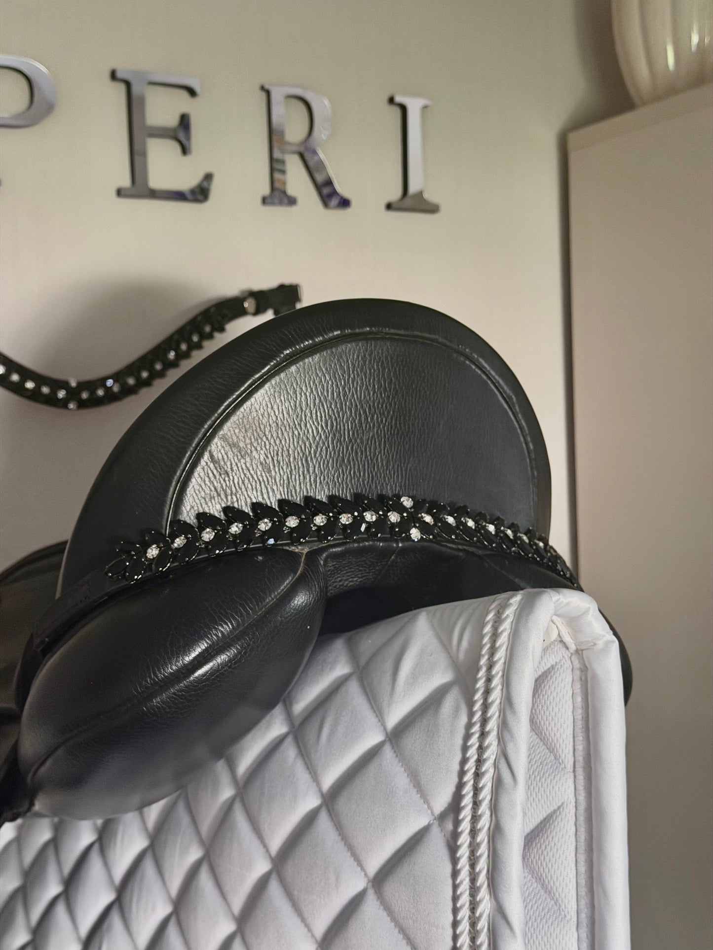 Sattelschmuck Black Classics